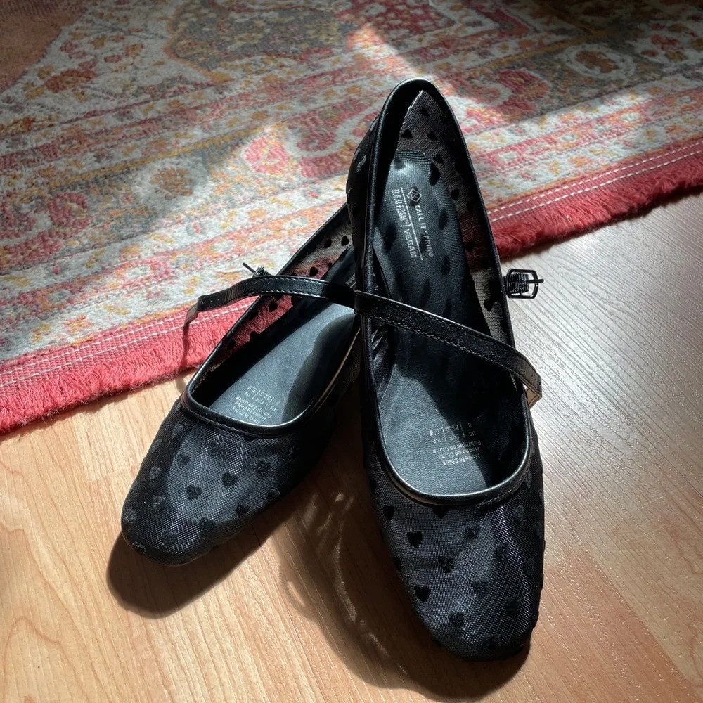 Black Heart Mesh Flats - Picture 1 of 4